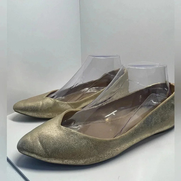 Old Navy Shoes - Old Navy gold metallic flats shiny pointy toe ballet slipper slip on size 9